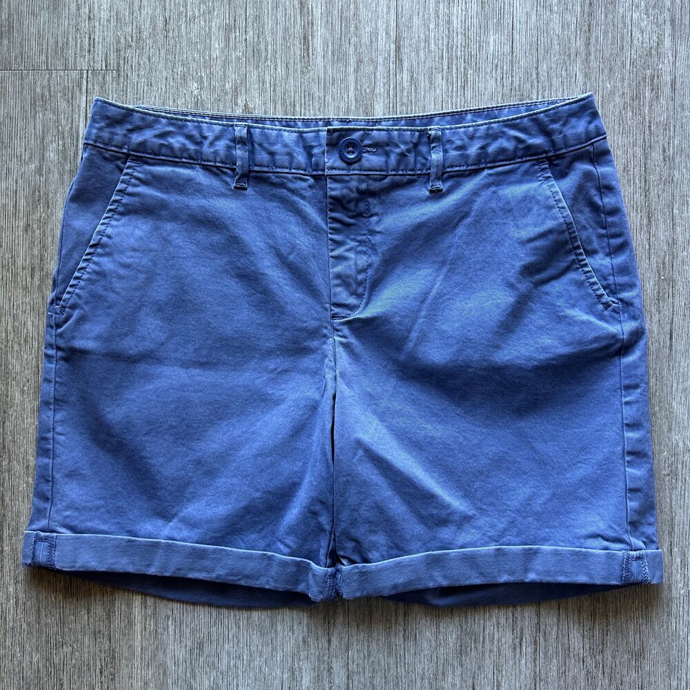 Eddie Bauer Blue Legend Wash Stretch Slightly Curvy Straight Chino Shorts Size 8